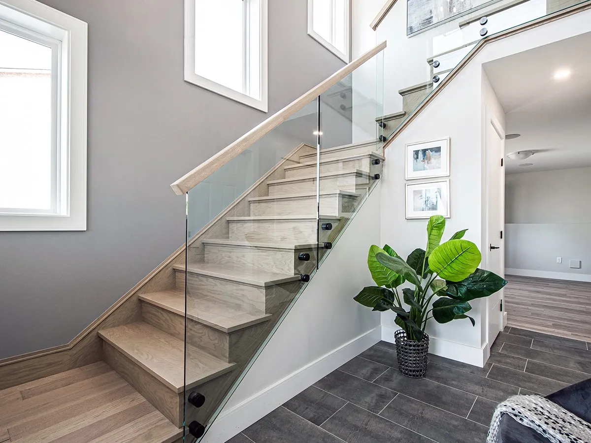 Glass Railings vs Traditional Railings: Finding the Perfect Fit for Your Home
